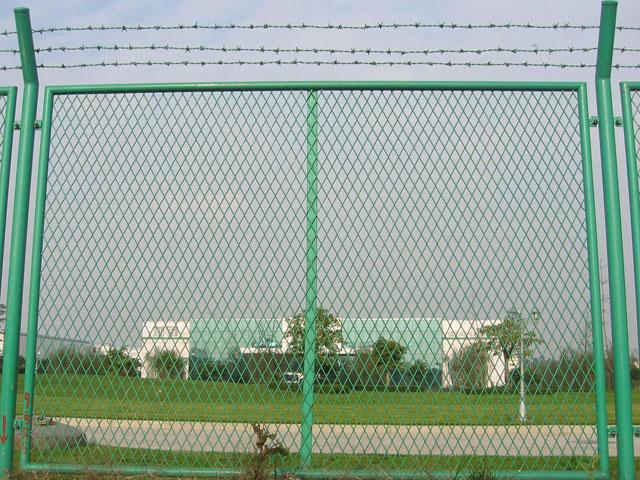 湖北鋼板網護欄