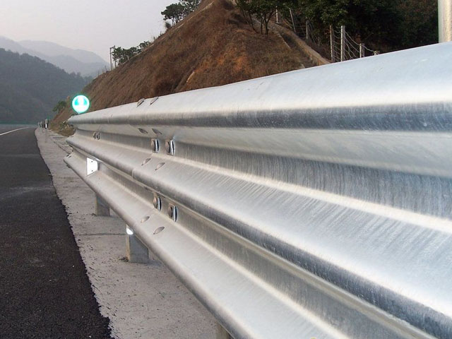 湖北高速公路護(hù)欄板
