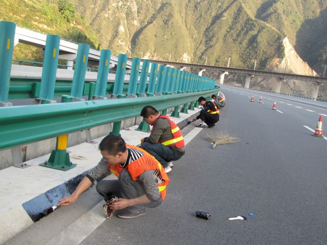 湖北防撞護欄板